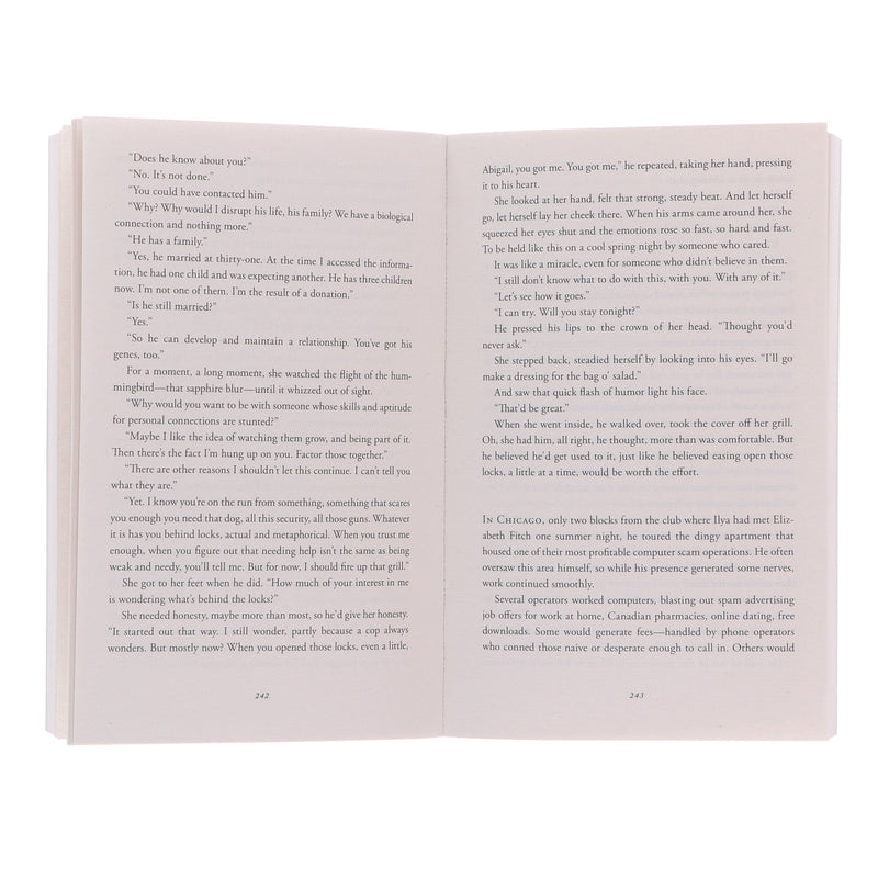 Nora Roberts Collection 5 Books Set - Fiction - Paperback Fiction Hachette