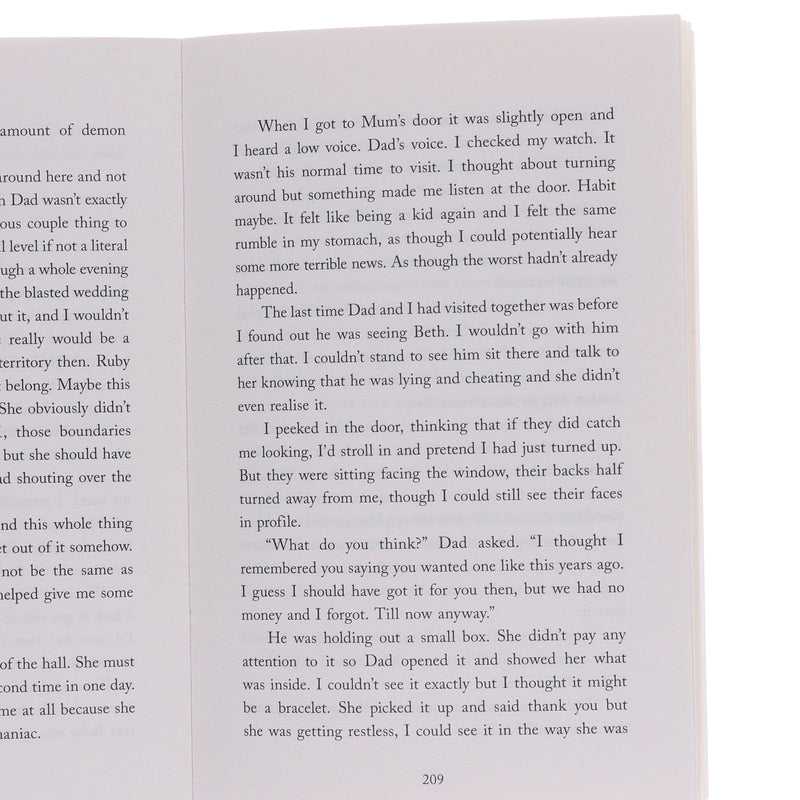 Ciara Smyth: The Falling in Love Montage & Not My Problem 2 Books Collection Set - Ages 12-17 - Paperback Fiction Andersen Press Ltd