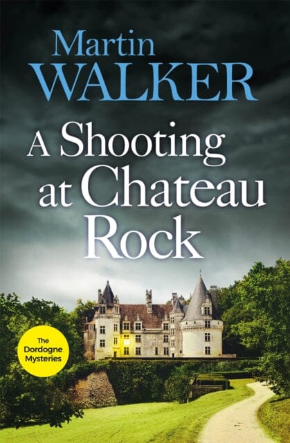 A Shooting at Chateau Rock: The Dordogne Mysteries 13 by Martin Walker Extended Range Quercus Publishing