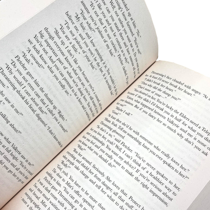 Last Stand of Dead Men Book 8 (Skulduggery Pleasant) by Landy Derek - Young Adult - Paperback Young Adult HarperCollins