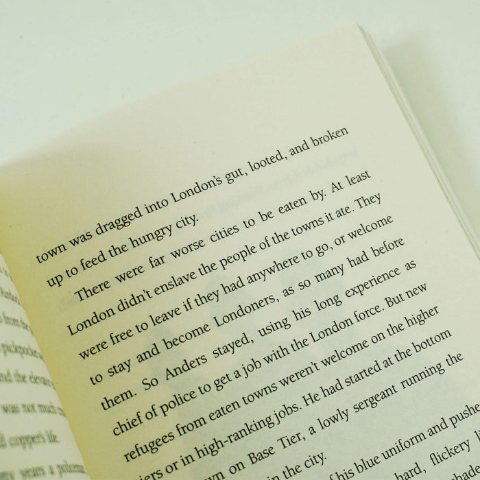 Mortal Engines Quartet Series & Prequel Collection 8 Books Set By Philip Reeve - Ages 10+ - Paperback 9-14 Scholastic